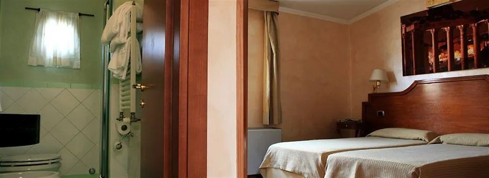 ***  Hotel Kent Róma Olaszország